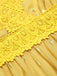 Robe jaune à pois et dentelle patchwork des années 1950