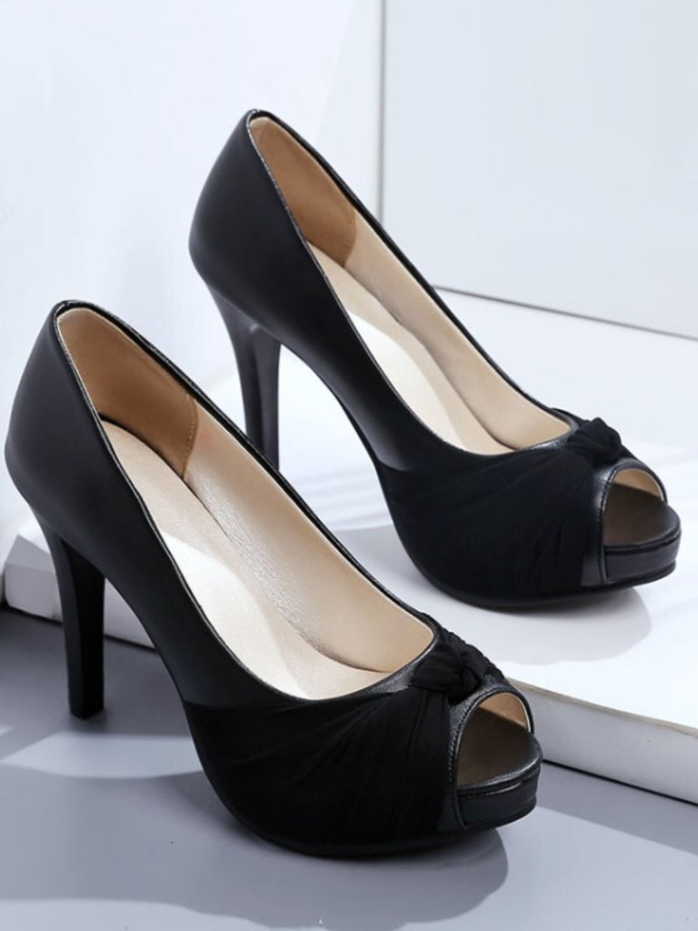 Talons aiguilles à bout ouvert et nœud en maille