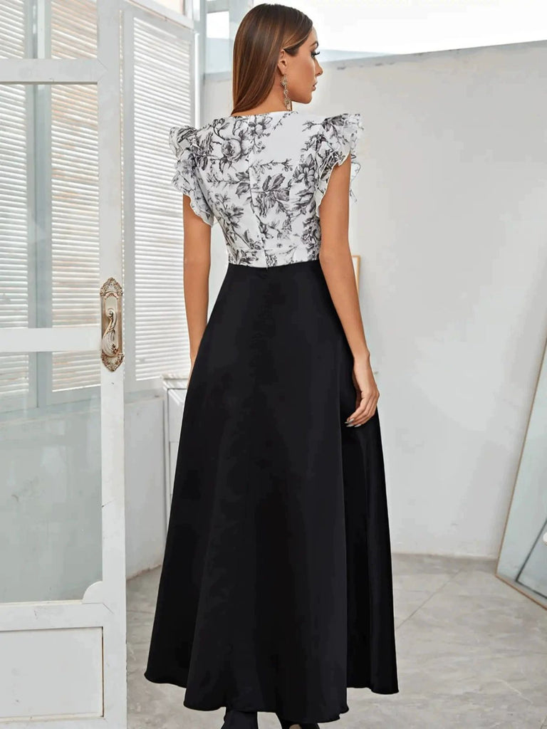 Robe à fleurs et manches volantées à col V années 1930