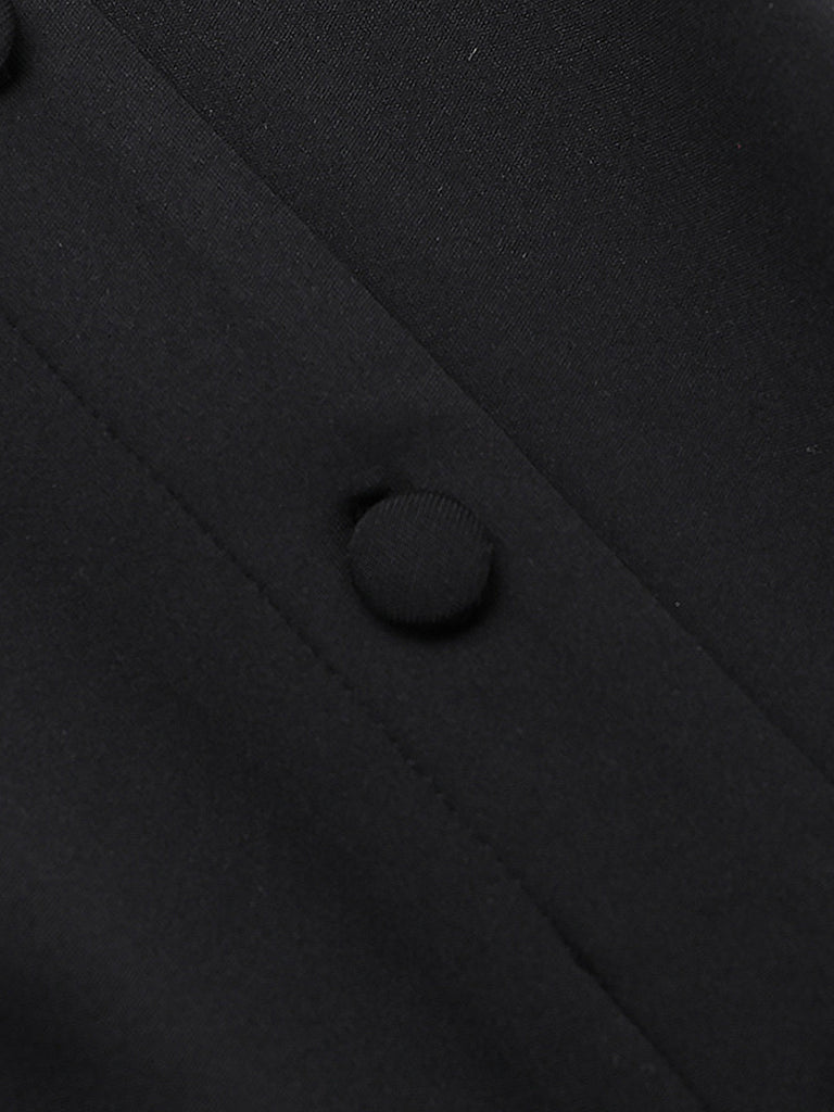 Robe moulante noire sans manches à boutons solides des années 1960