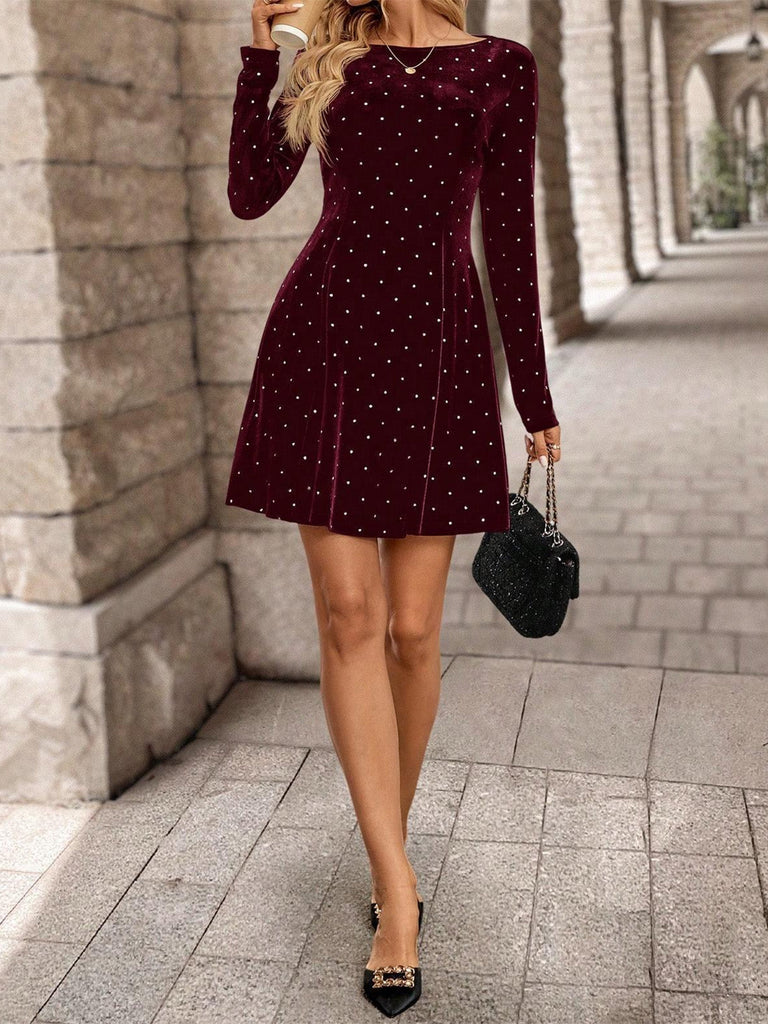 Robe de soirée cintrée en velours et strass années 1980