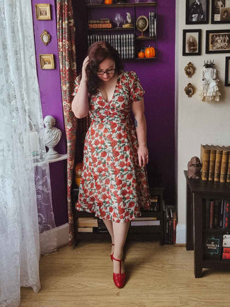 Robe trapèze rose à col en V des années 1940 rouge