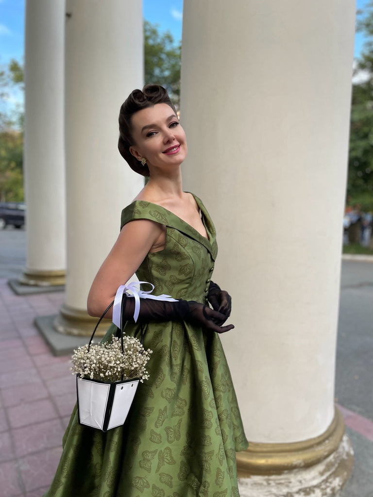 Robe trapèze verte à épaules dénudées et revers des années 1950