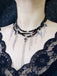 Collier de perles superposées à breloques en croix à franges gothiques