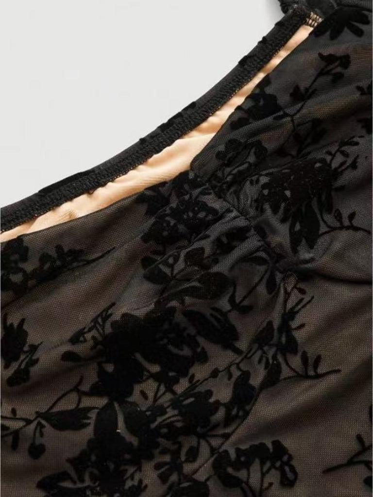 Robe vin rouge en dentelle florale manches évasées des années 1950