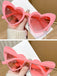 Lunettes de soleil à monture en forme de cœur incurvée