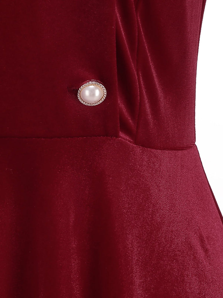 Robe rouge en velours col en fourrure et perles style Père Noël des années 1950