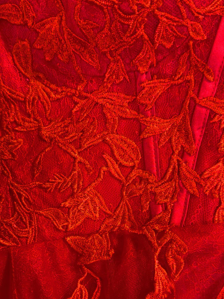 Robe longue rouge en tulle et dentelle à fines bretelles des années 1930