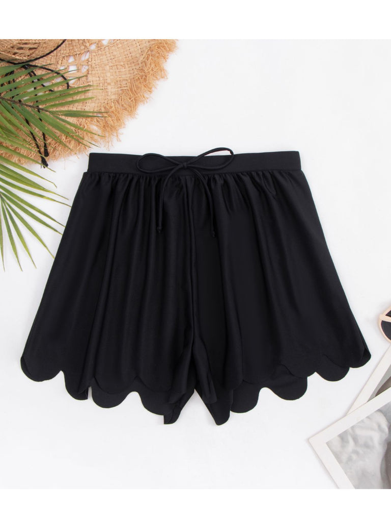 Short de bikini noir uni à bordure festonnée des années 1950
