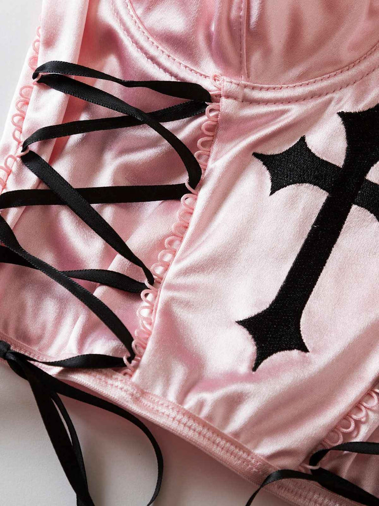 Camisole gothique en satin rose à lacets style croix des années 1970