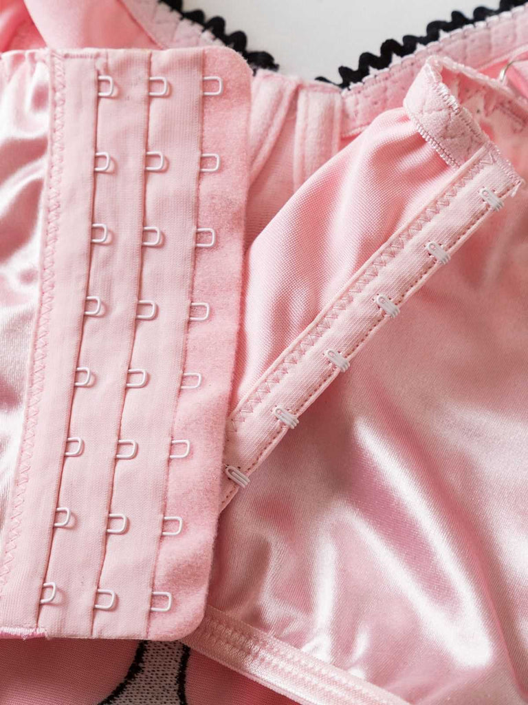 Camisole gothique en satin rose à lacets style croix des années 1970