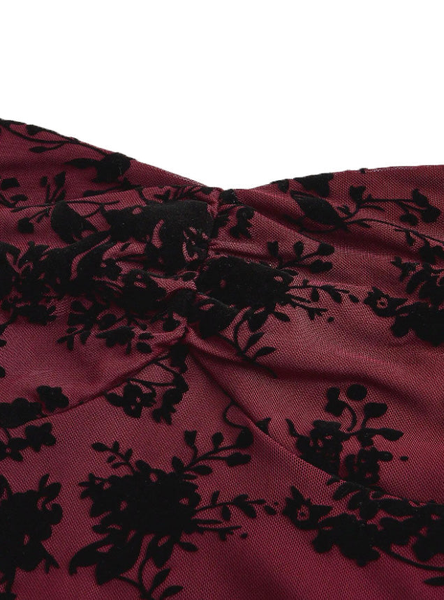 Robe vin rouge en dentelle florale manches évasées des années 1950