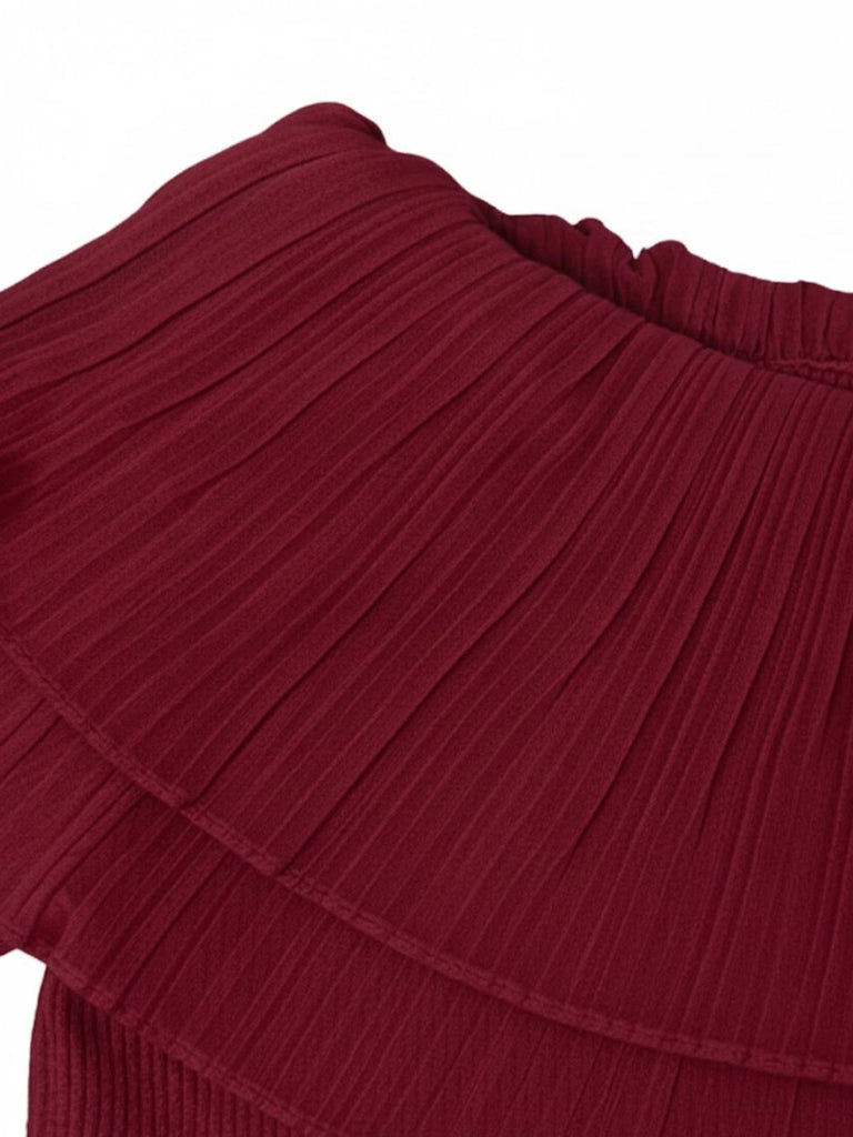 Haut en maille rouge bordeaux épaules dénudées et manches évasées années 1960