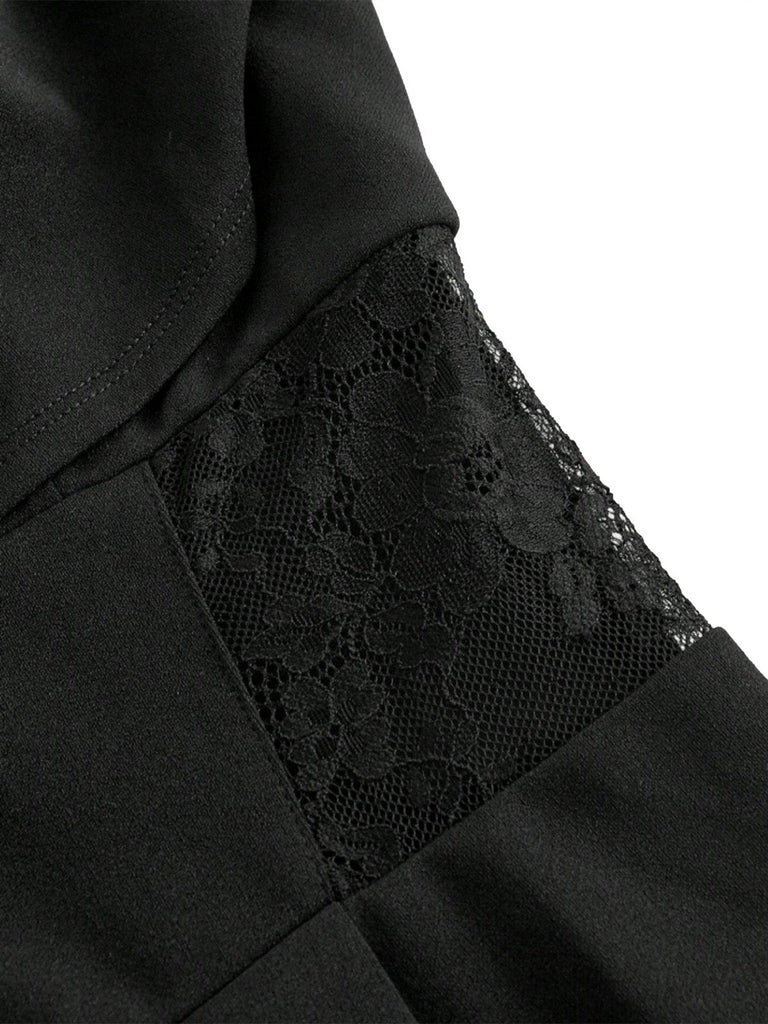 Combinaison noire à col bénitier et empiècements en dentelle transparente années 1950