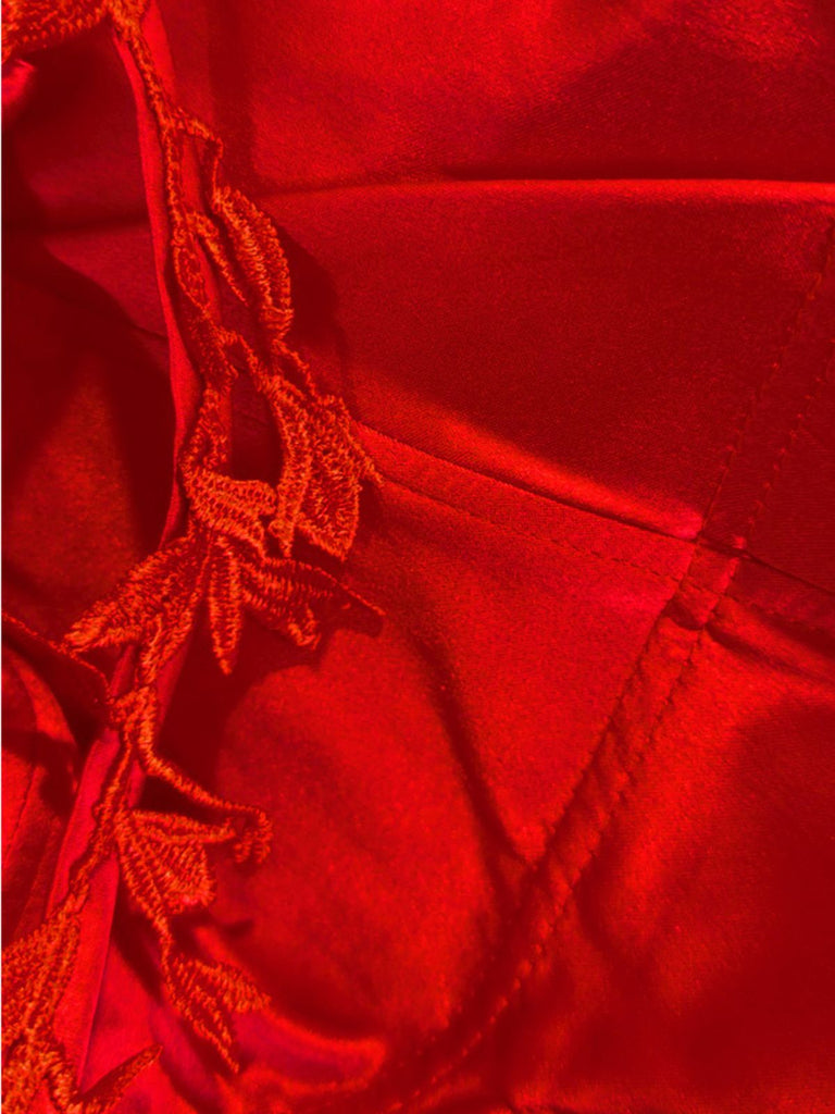 Robe longue rouge en tulle et dentelle à fines bretelles des années 1930