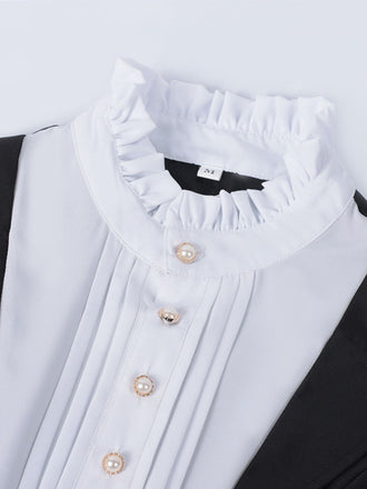 Robe noire style nonne avec collier croisé des années 1940