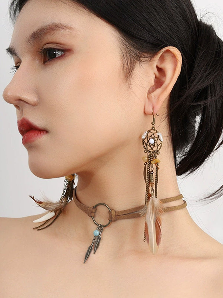 Boucles d'oreilles et collier ras du cou attrape-rêves et plumes