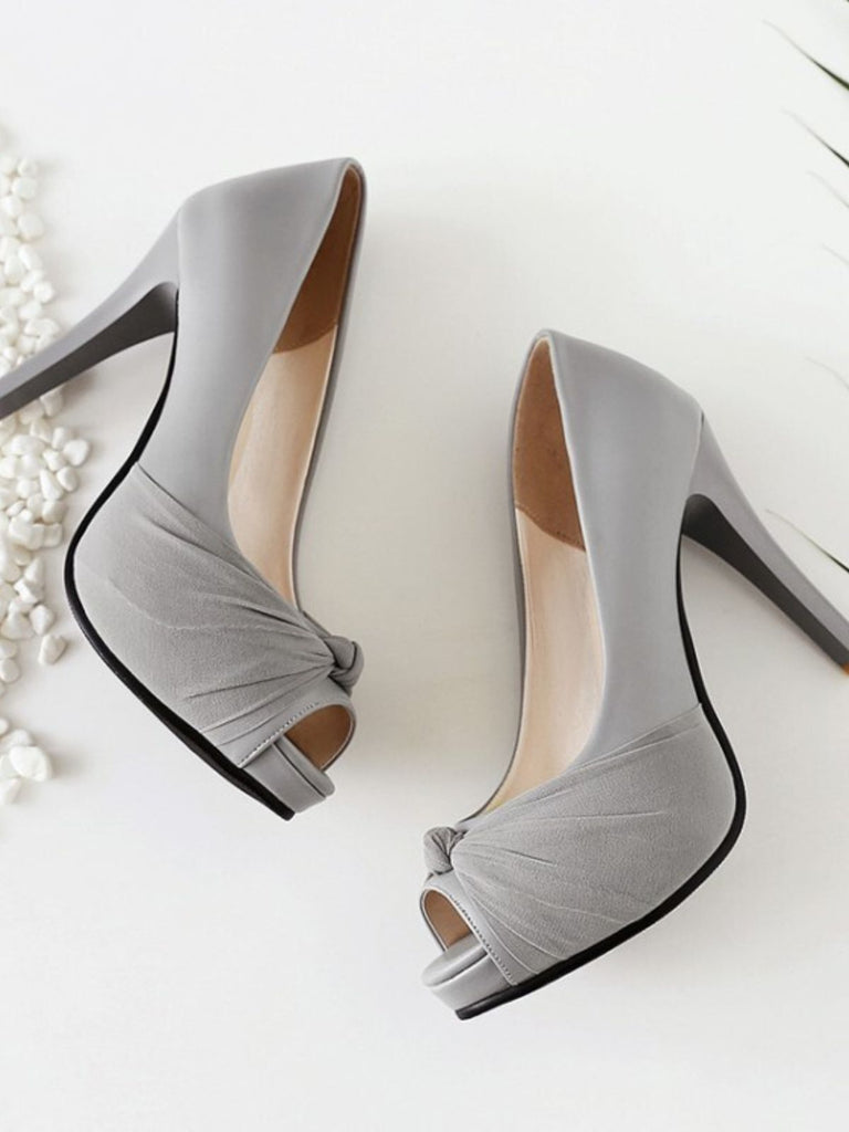 Talons aiguilles à bout ouvert et nœud en maille