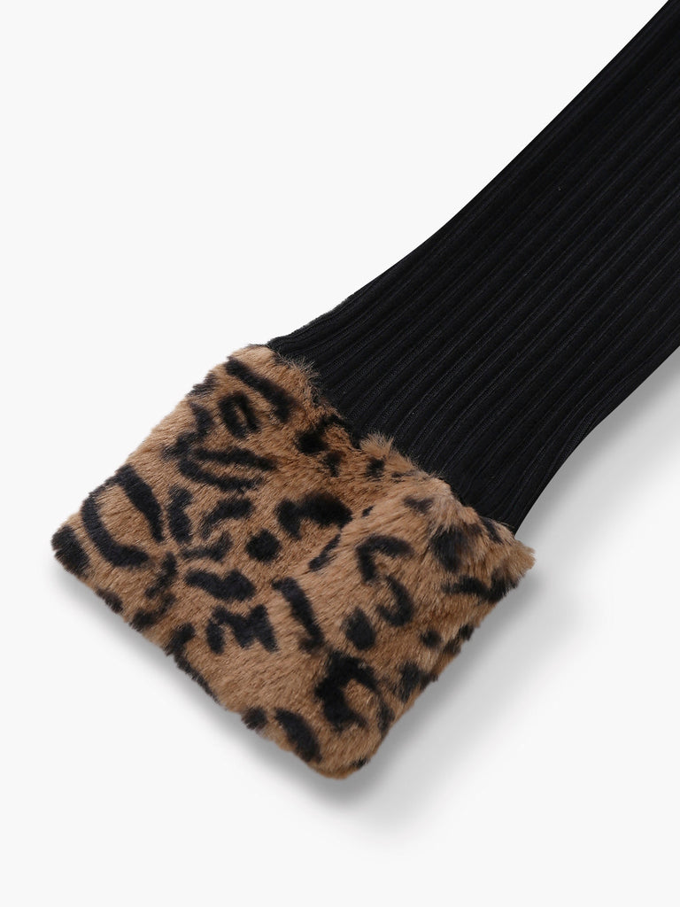 Robe en maille côtelée noire bordure en fausse fourrure léopard style années 1940