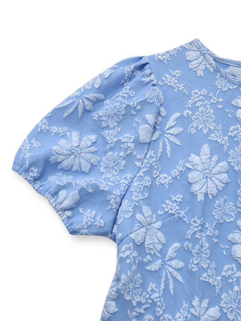 Robe bleu clair marguerites à manches bouffantes années 1960