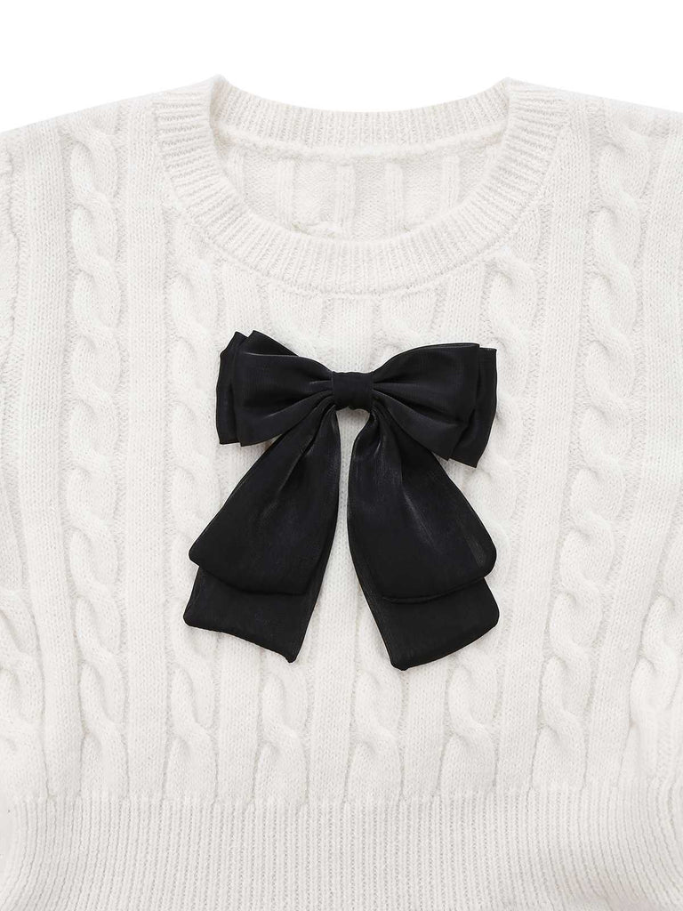 Robe pull blanche en tricot à nœud décoratif des années 1970