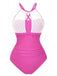 Maillot de bain rouge et blanc avec détails en dentelle sur fond blanc