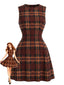 Robe trapèze rouge sans manches motif écossais années 1960
