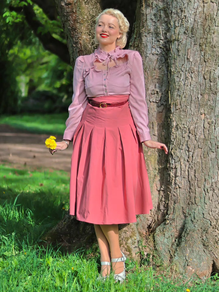 Robe rose col en forme de goutte contrastée années 40