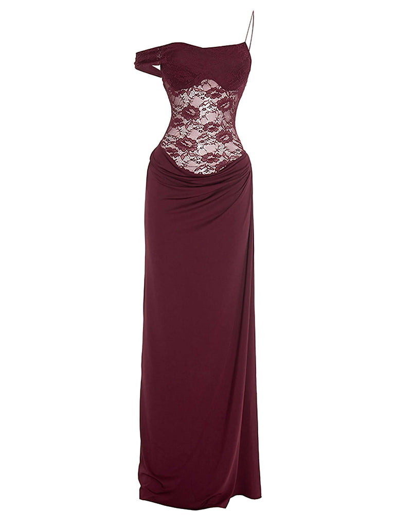 Vue de face en studio de la robe maxi bordeaux foncé, présentant le même motif de corsage en dentelle.