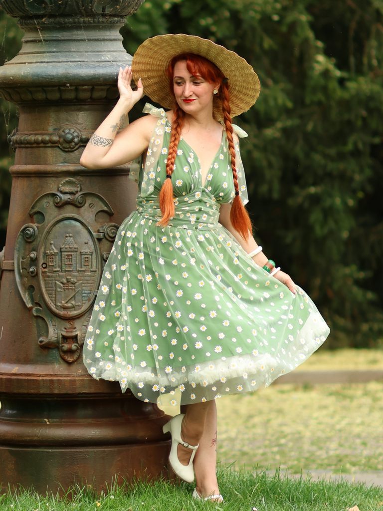 Robe trapèze verte en maille marguerite des années 1950