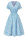 Robe trapèze bleu ciel à fleurs et col en V des années 1950