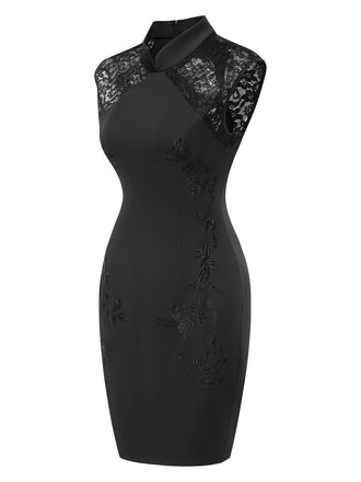 Robe crayon noire à col mandarin et broderies florales années 1960