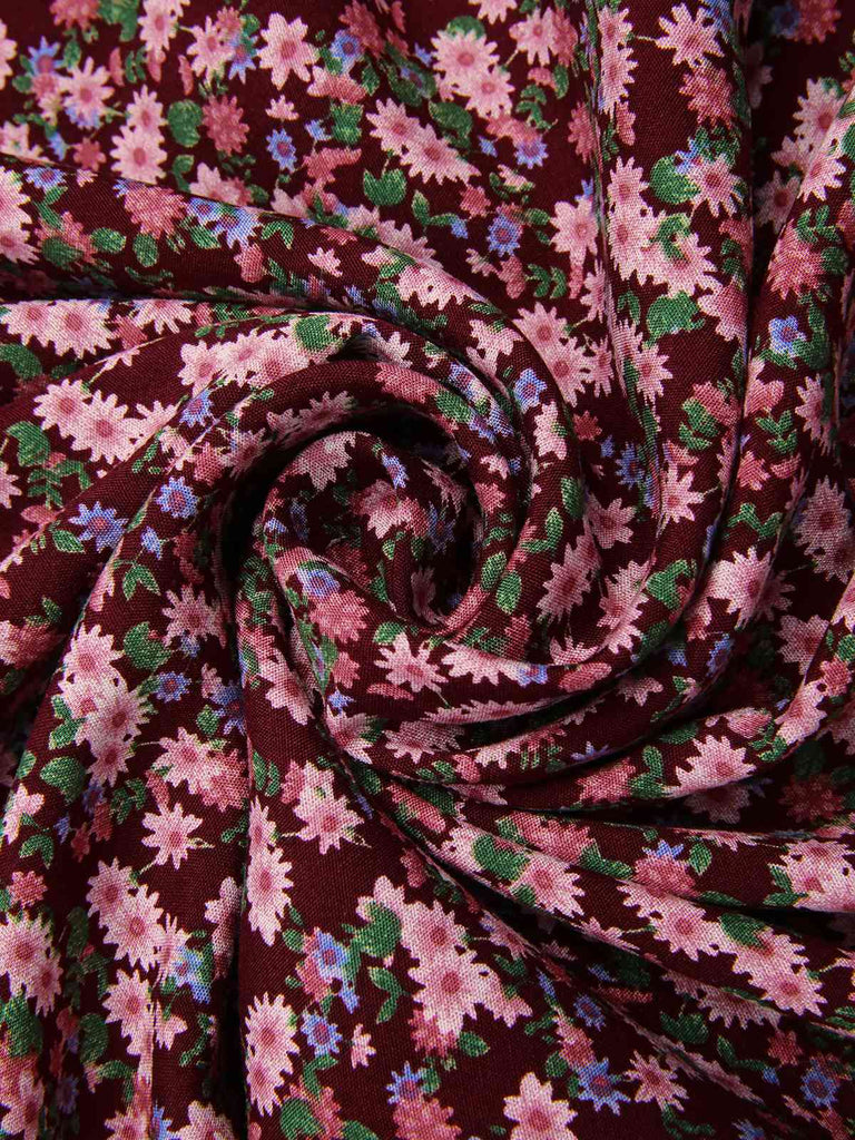 Robe rouge épaules dénudées petites fleurs des années 1940