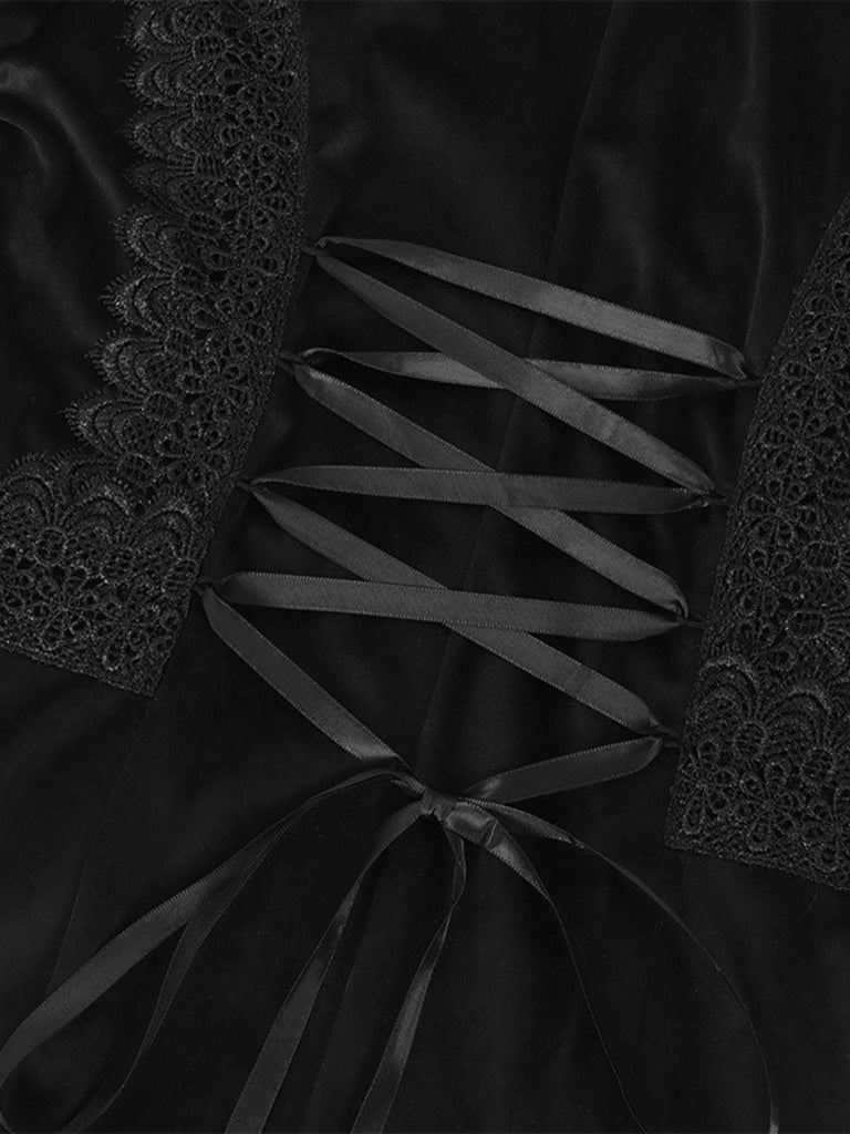 Manteau noire gothique en dentelle à manches cloche années 1950