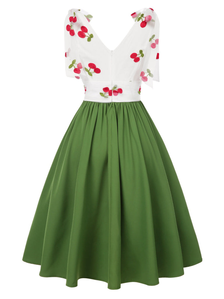 Robe cerise patchwork en maille col V vert des années 1950