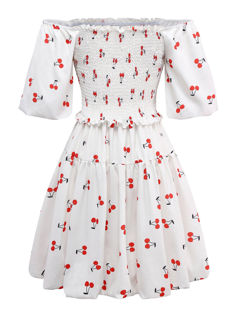 Robe blanche manches bouffantes et épaules dénudées motif cerise des années 1950