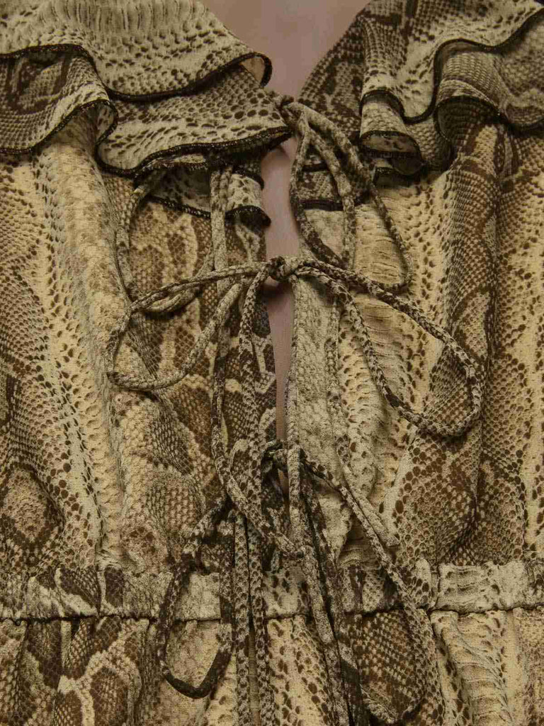 [Prévente] Robe en mousseline à volants marron imprimé serpent des années 1980