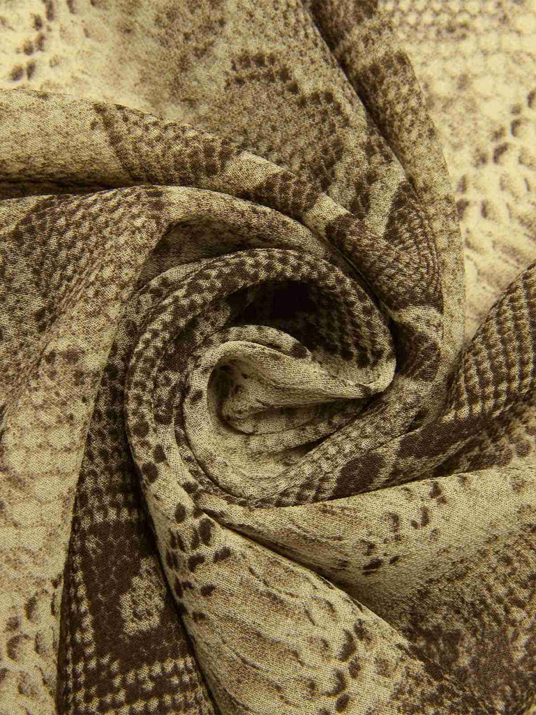 [Prévente] Robe en mousseline à volants marron imprimé serpent des années 1980