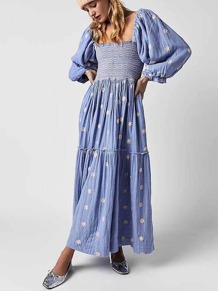 Robe manches lanterne brodées de fleurs des années 1940