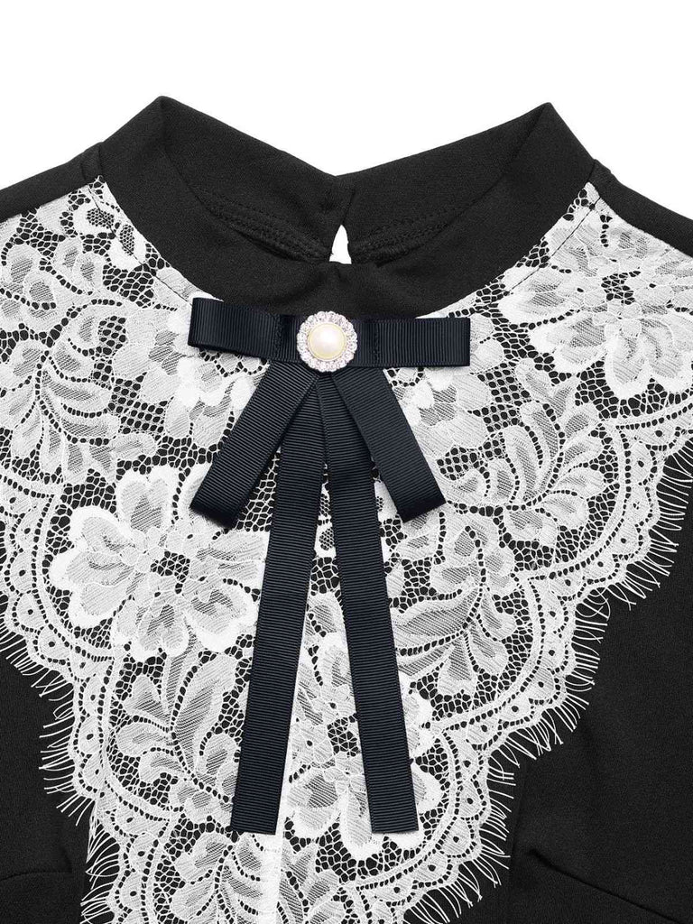 Robe noire et blanche en dentelle avec nœud années 1950