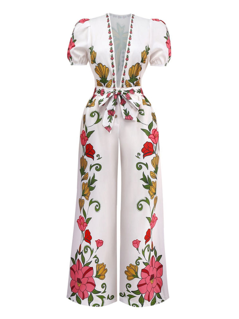 Combinaison blanche fleur à col en V profond années 1950