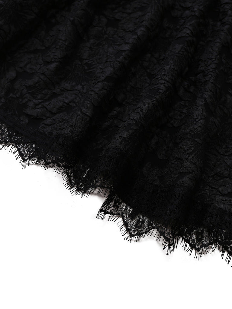 Robe d'Halloween texturée en toile d'araignée et croix des années 1950