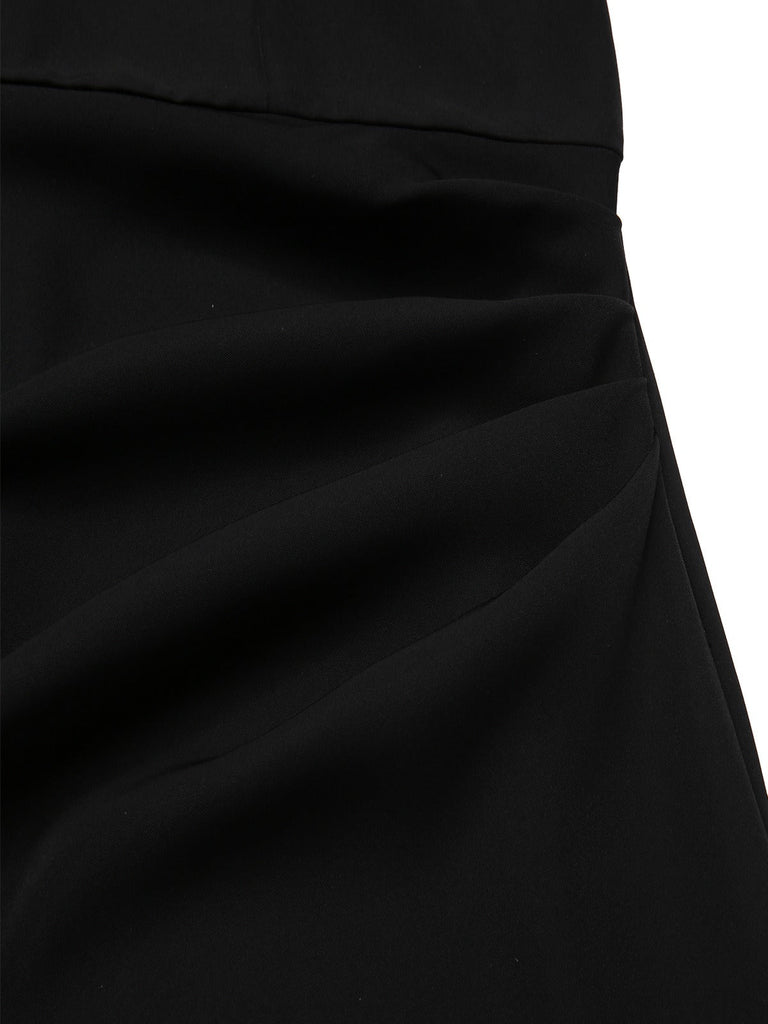 [Prévente] Robe cape froncée noire et blanche avec broche perlée des années 1940