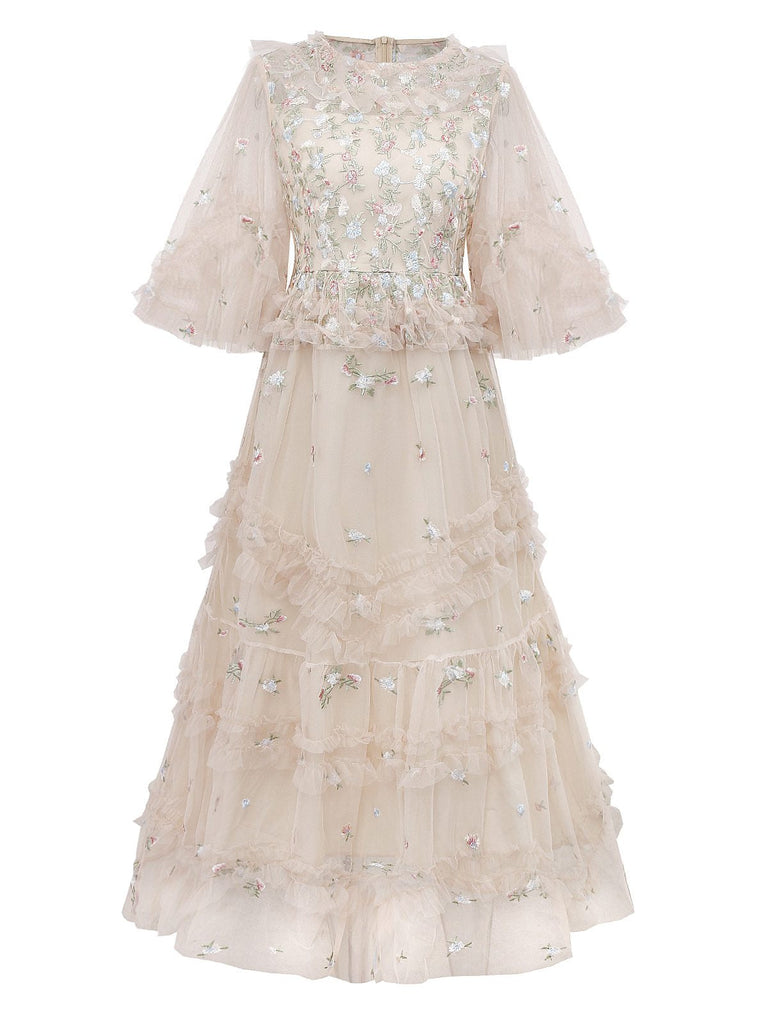 Robe beige à volants en maille illusion brodée de fleurs des années 1930