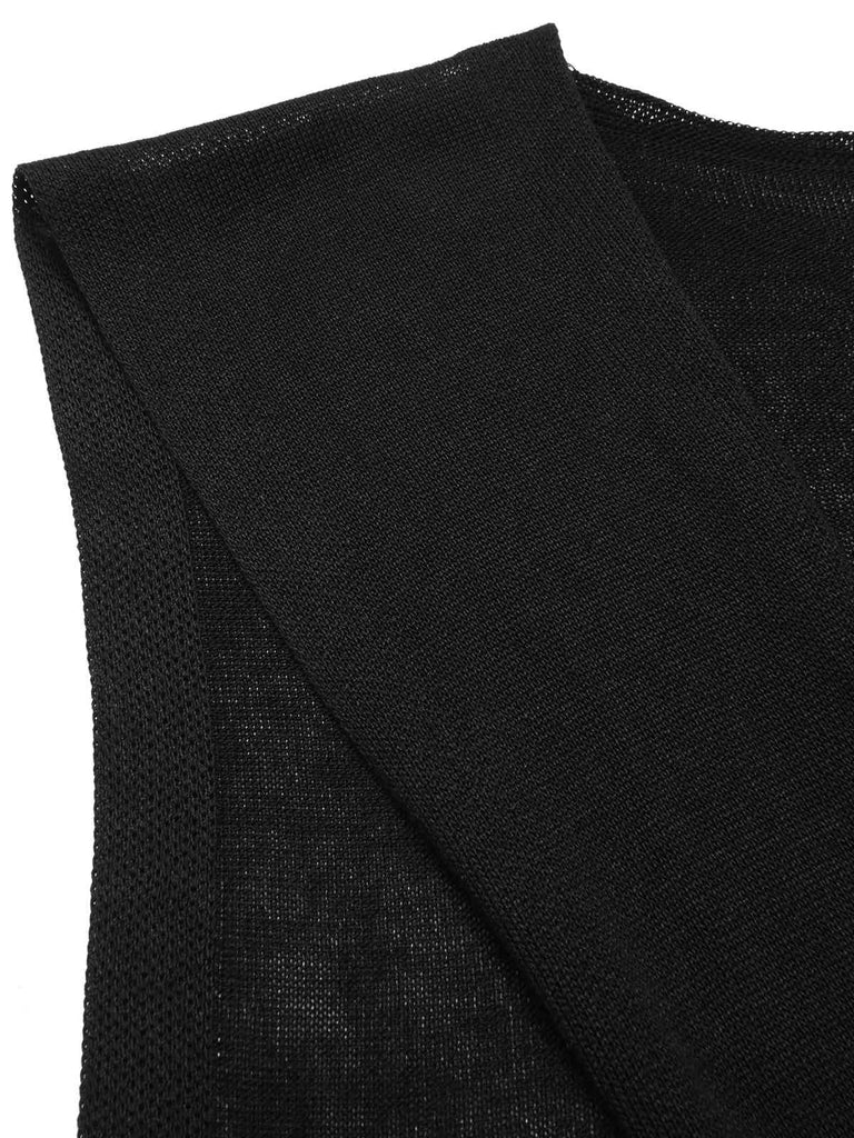 Combinaison noire à rayures et col chemise des années 40 avec cape