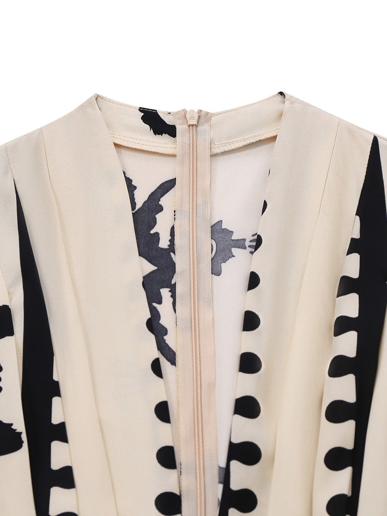 Combinaison beige à col en V profond et imprimé ethnique des années 1970