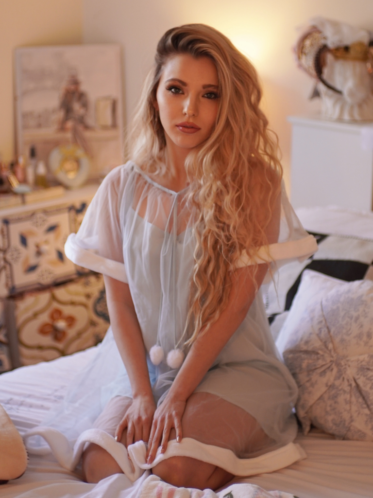 Chemise de nuit rose tulle volants peluche années 40