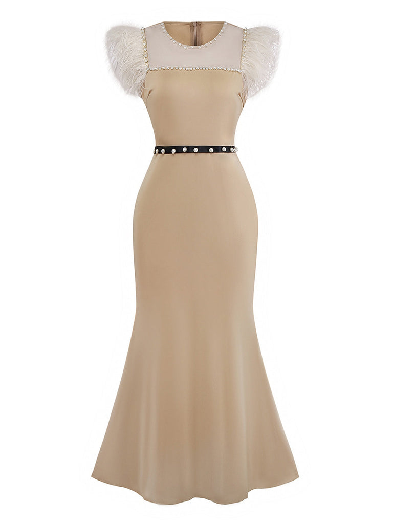 Robe sirène beige en patchwork de perles et de plumes des années 1930