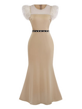 Robe sirène beige en patchwork de perles et de plumes des années 1930