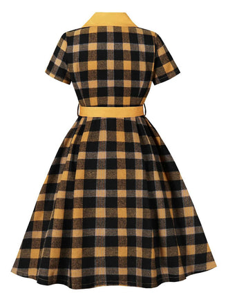 Robe à carreaux vichy avec ceinture et revers boutonnés des années 1950